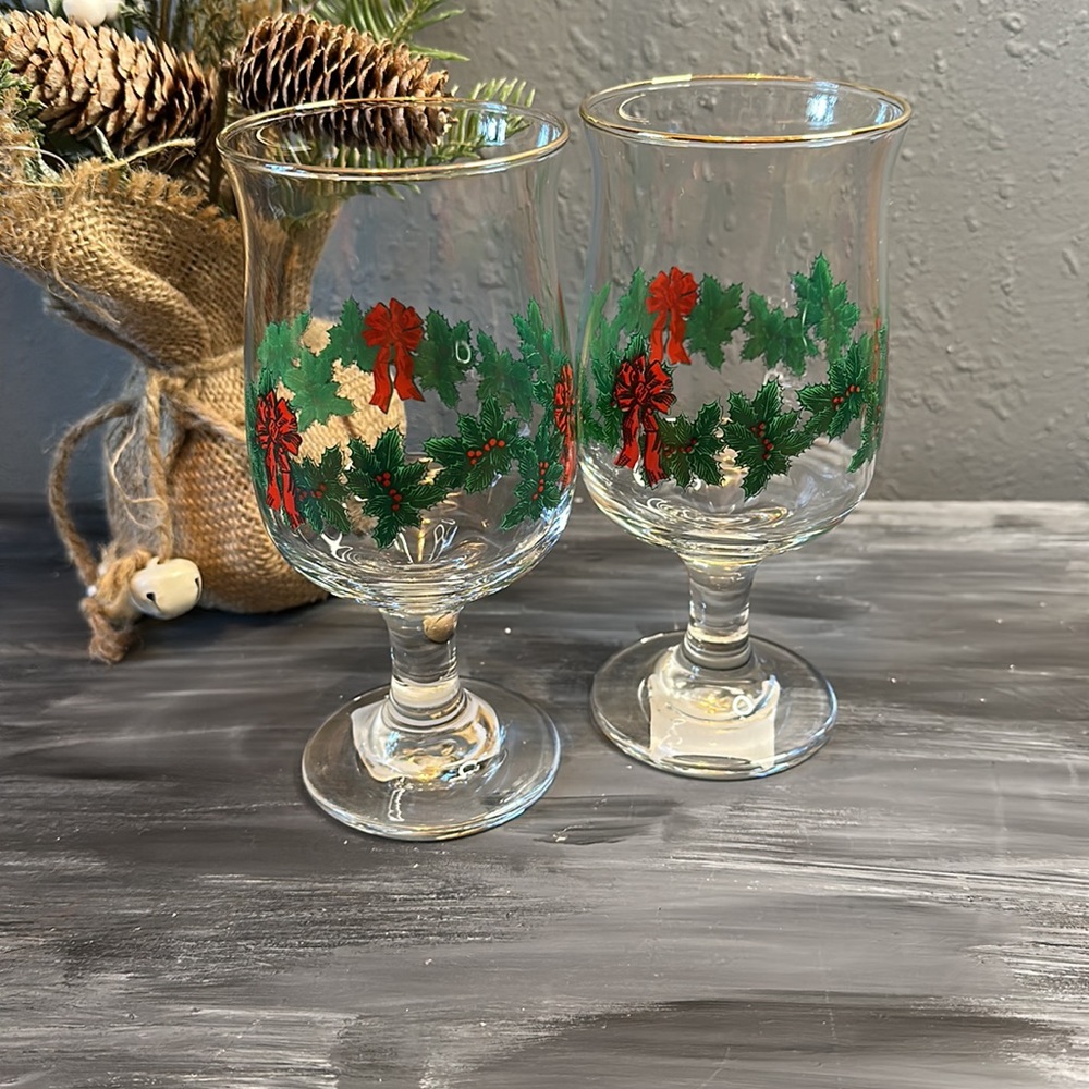 Vintage Libbey gold rimmed holly glass stemware set of 2